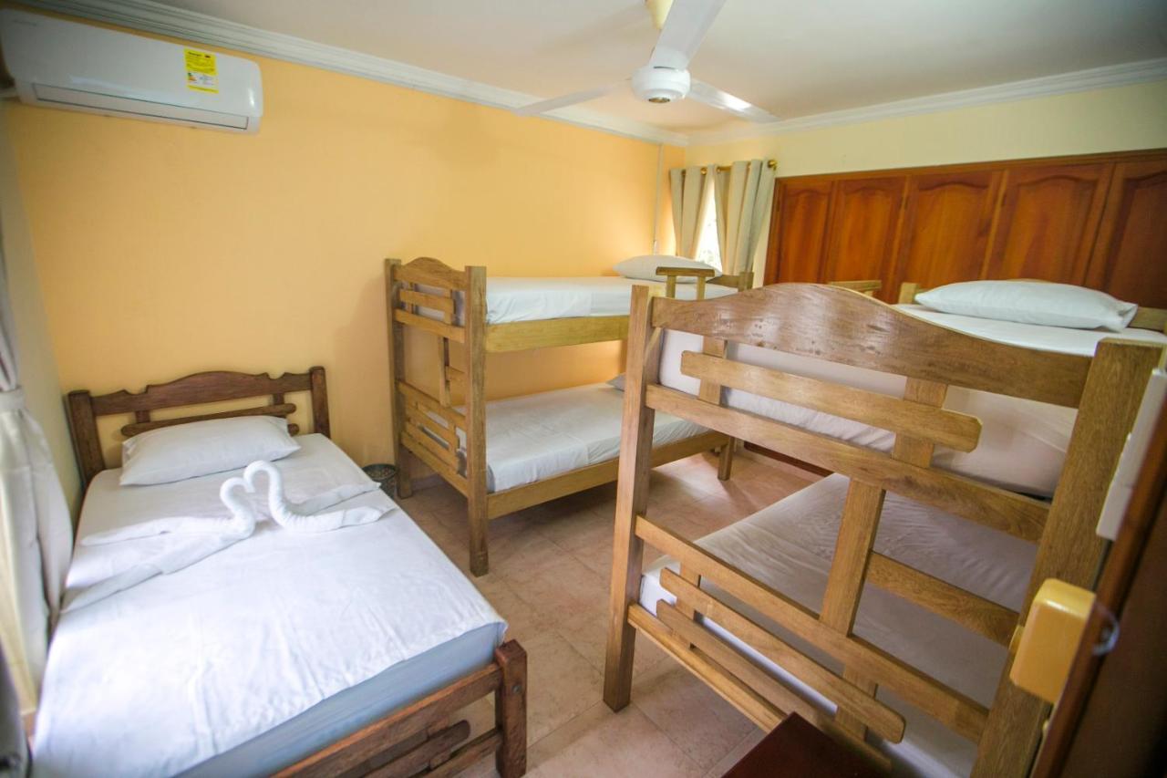 Hostal Cartagonova - Habitaciones Privadas Y Amplias Cerca A Zonas Turisticas Cartagena Exterior photo